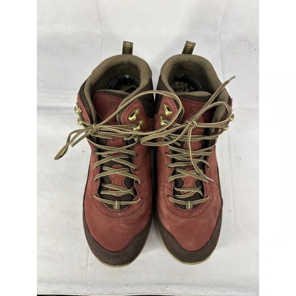 Keen women explorer